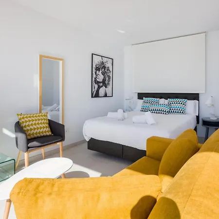 Seafront Boutique Calabeach Rincon De La Victoria Apartment *
