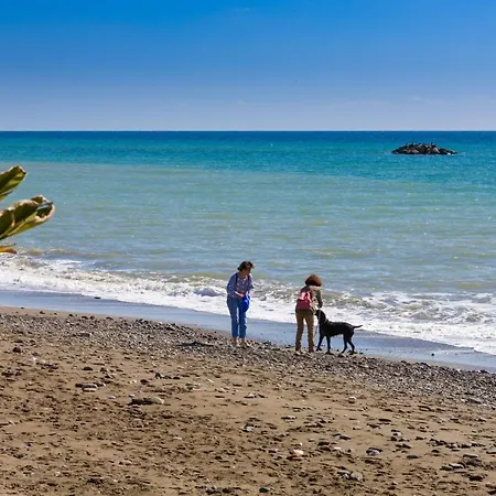 Seafront Boutique Calabeach Appartement